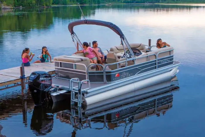 Check Out These Hot Sun Tracker Pontoon Boat Reviews Pontooners