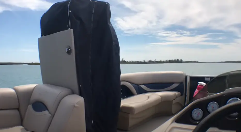 collapsible changing room for a pontoon boat Pontooners