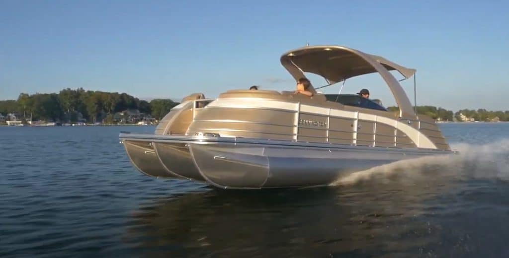 how much gas does a pontoon boat use