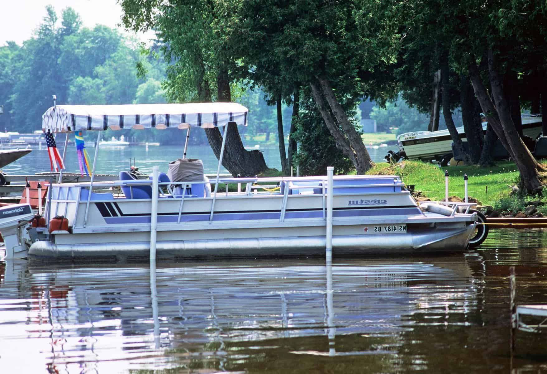 tie a pontoon boat to a dock tie a pontoon boat to a dock