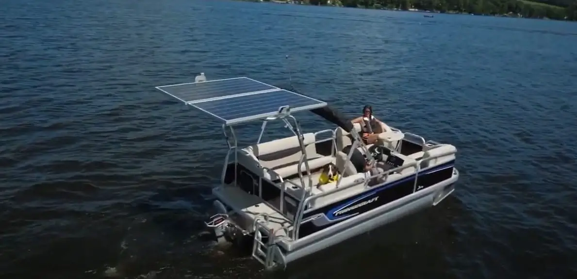 solar charged electric pontoon boat solar charged electric pontoon boat