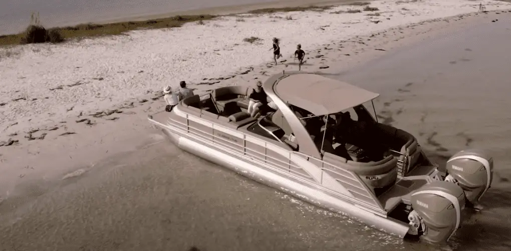 Do Pontoon Boats Have Drain Plugs? (Plus How to Install) Pontooners