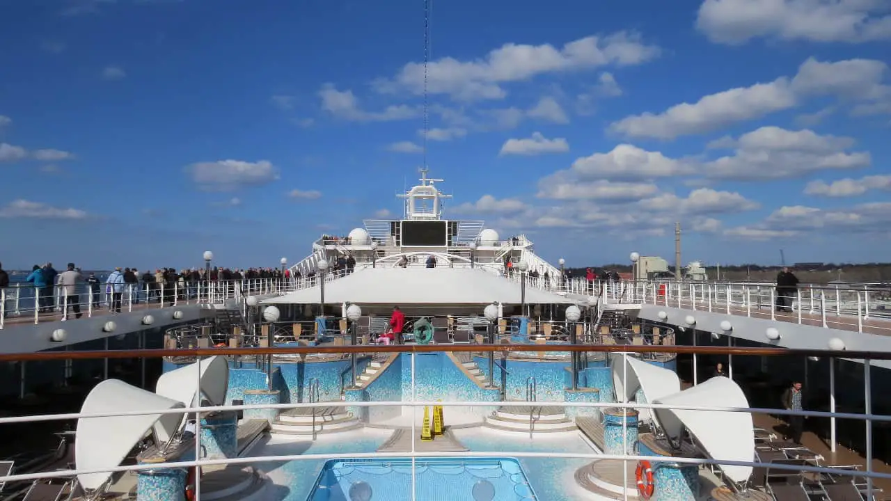 How Long Does it Take to Get Off a Cruise Ship? *Disembark Pontooners