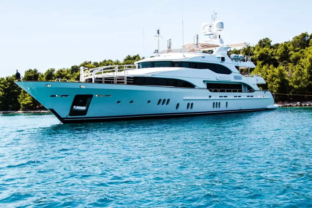 yacht broker salary