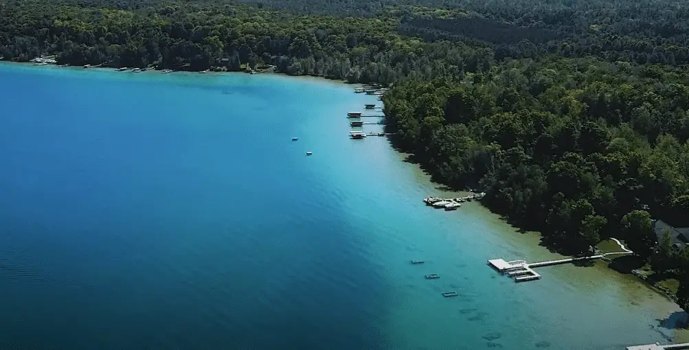 The 6 Best Boating Lakes in Michigan (Winter's Wonderland) Pontooners