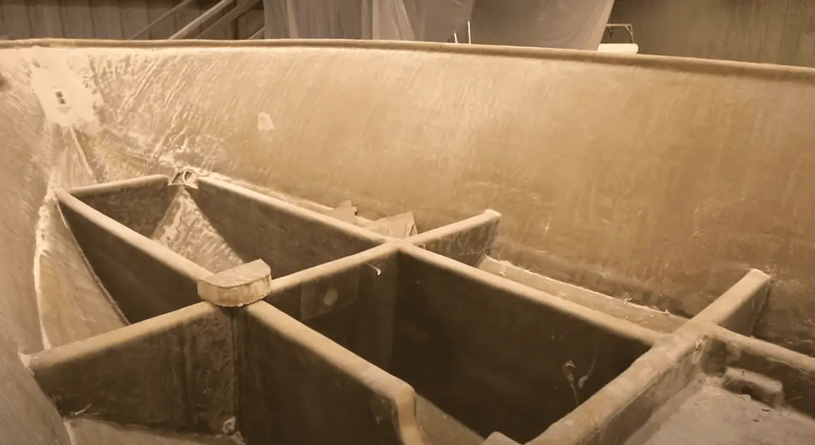 What are Stringers on a Boat & What Do They Look Like? Pontooners