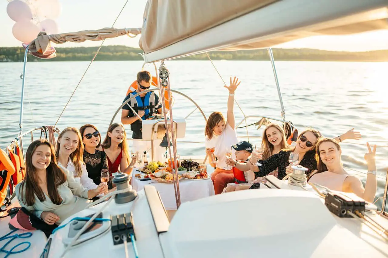 what to wear to a day yacht party